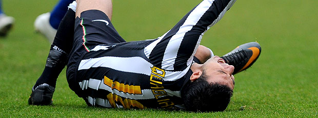  Fabio Quagliarella machucado na partida do Juventus