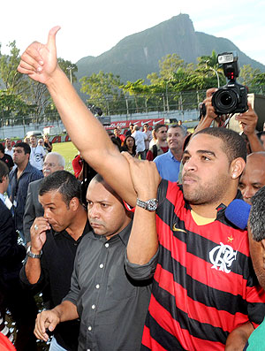 festa da apresentação de Adriano no Flamengo