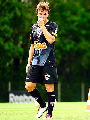 Dagoberto treino São Paulo (Foto: Marcos Ribolli / Globoesporte.com)
