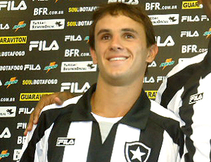 Lucas apresentado no Botafogo