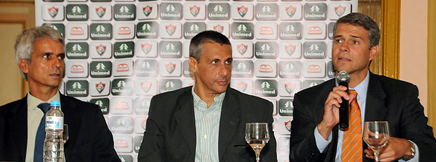 Presidente do Fluminense durante coleticva sobre ingressos