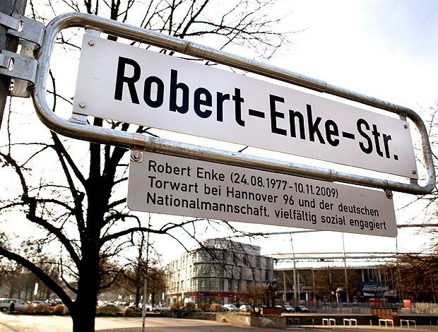 Robert Enke, goleiro morto, vira nome de rua