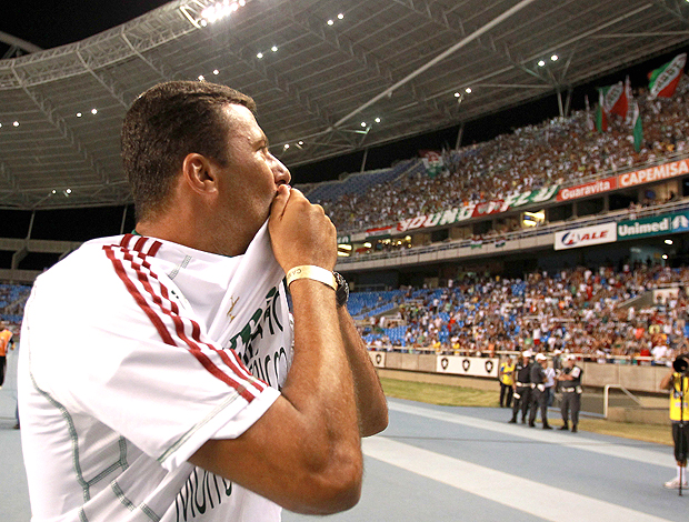 Washington recebe homenagem na partida do Fluminense