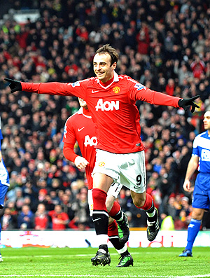 Berbatov gol Manchester United (Foto: AFP)