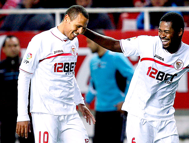 Luis Fabiano comemora gol do Sevilla