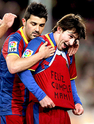 Messi comemora gol do Barcelona contra o Racing