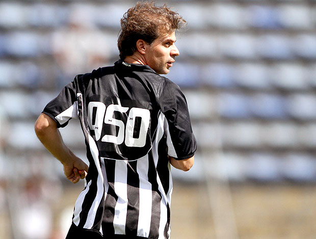 Túlio usa a camisa 950 na partida do Botafogo-DF