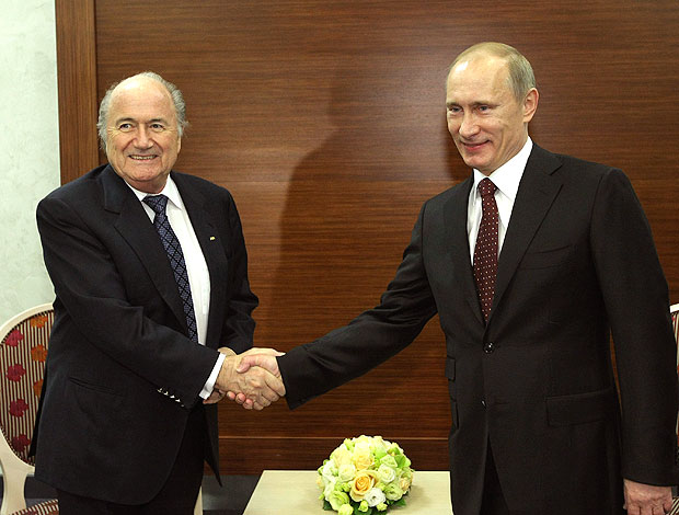 Blatter e Vladimir Putin durante conversa sobre a Copa de 2018 na Rússia