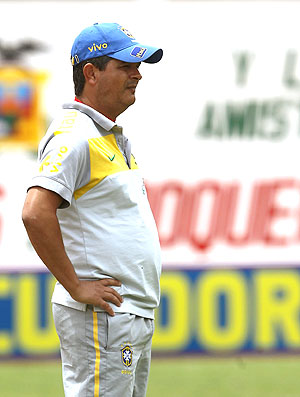 Ney Franco na partida do Brasil contra a Bolívia (Foto: Mowa Press)