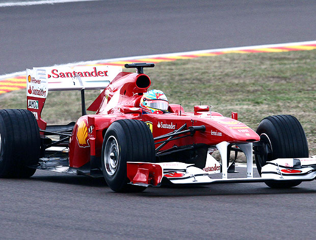 Alonso testa o novo carro da Ferrari