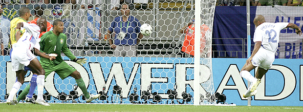 henry gol brasil x frança 2006 (Foto: Getty Images)