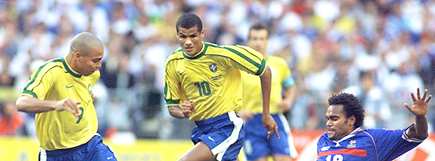 ronaldo rivaldo brasil x frança 2006 (Foto: AFP)