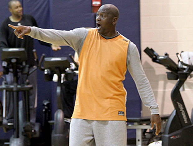 Michael Jordan no treino do Charlotte Bobcats (Foto: Divulgação Charlotte Bobcats)