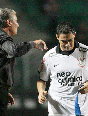 Chicão machucado Corinthians (Foto: Ag. Estado)