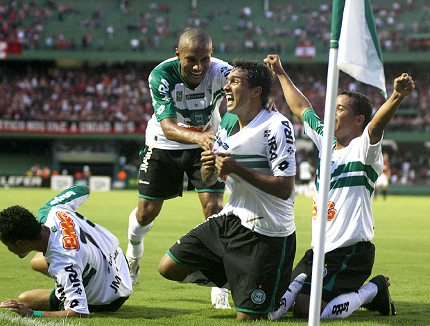 Davi Marcos Aurélio Jonas gol Coritiba (Foto: Ag. Estado)