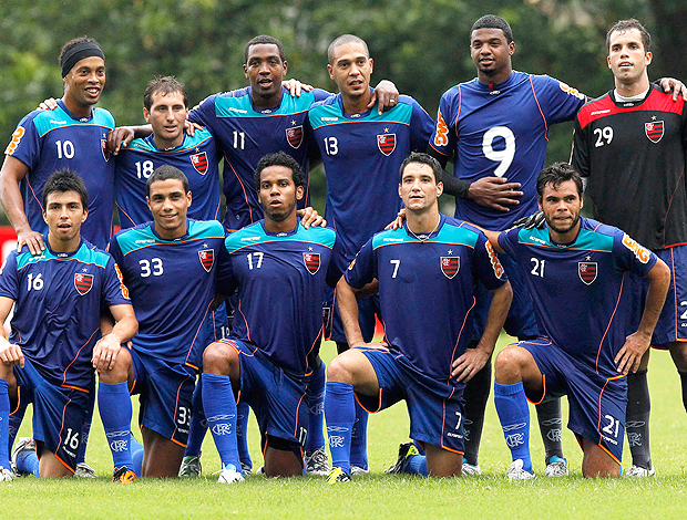 Treino Flamengo time Ronaldinho (Foto: Maurício Val / VIPCOMM)