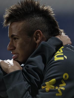 Neymar no treino da Seleção em Londres (Foto: Divulgação/Mowa Press)