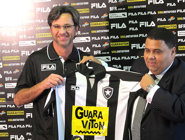 Caio Junior é apresentado no Botafogo (Foto: Diego Rodrigues / GLOBOESPORTE.COM)
