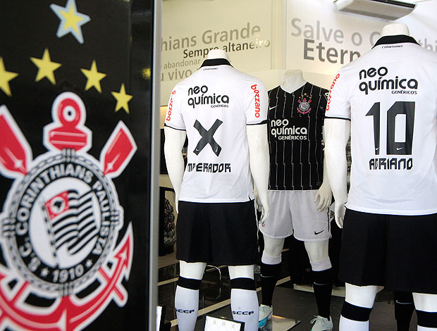 venda de camisas do Corinthians do Adriano (Foto: Ag. Estado)