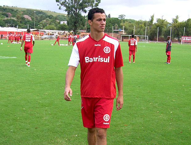 Leandro Damião de volta ao treino do Internacional (Foto: Alexandre Alliatti / Globoesporte.com)