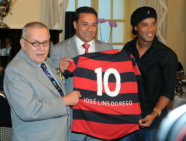 Ronaldinho Gaúcho e Luxemburgo na ABL (Foto: André Durão / GLOBOESPORTE.COM)