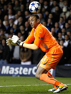 Gomes do Tottenham na partida contra o Real Madrid (Foto: Reuters)