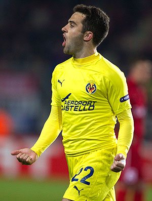 Rossi comemora gol do Villarreal contra o Twente (Foto: Reuters)