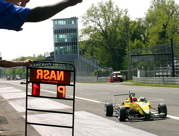 Felipe Nasr comemora vitória em Monza (Foto: Divulgação)