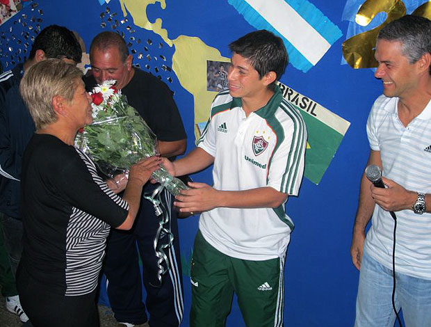 Conca recebe homenagem na Argentina (Foto: Edgard Maciel de Sá / GLOBOESPORTE.COM)