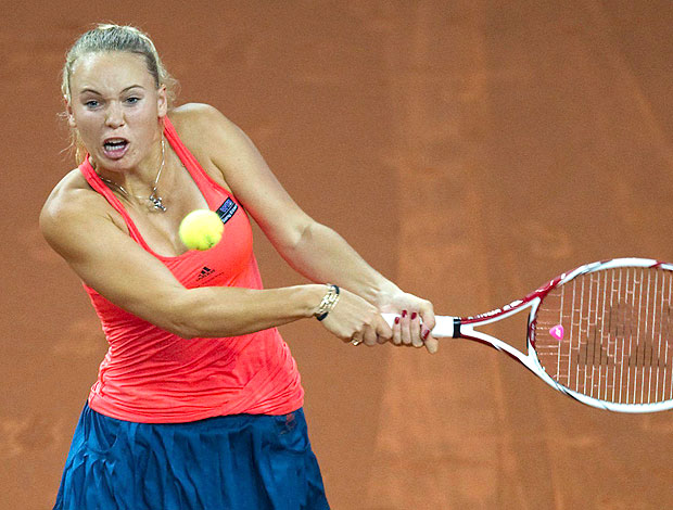 Caroline Wozniacki na final contra Julia Goerge em Stuttgart (Foto: EFE)
