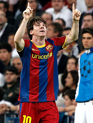 Messi comemora gol do Barcelona contra o Real Madrid (Foto: EFE)