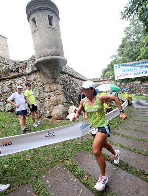 Triatleta Vanusa Maciel no Forte (Foto: Christian Mendes / Divulgação)