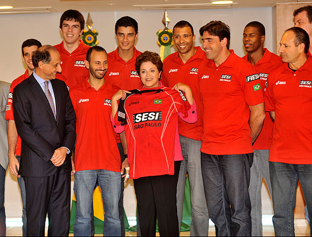 Dilma Rousseff Sesi camisa da Superliga  (Foto: José Cruz/ABr)