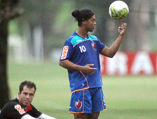 Ronaldinho Gaúcho no treino do Flamengo (Foto: Maurício Val / VIPCOMM)