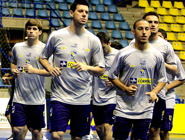 jogadores seleção brasileira de futsal treino (Foto: Beto Costa / CBFS)