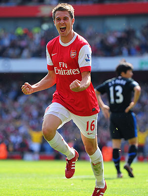 Aaron Ramsey comemora gol do Arsenal contra o Manchester (Foto: Getty Images)