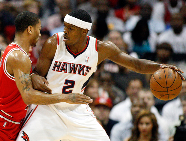 Chicago Bulls x atlanta hawks Derrick Rose joe johnson (Foto: Agência Reuters)