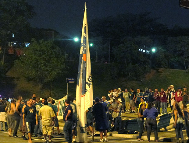 protesto da torcida do Palmeiras no Pacaembu (Foto: Diego Rodrigues / GLOBOESPORTE.COM)