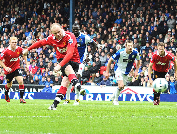 Rooney marca gol do Manchester contra o Blackburn (Foto: Reuters)
