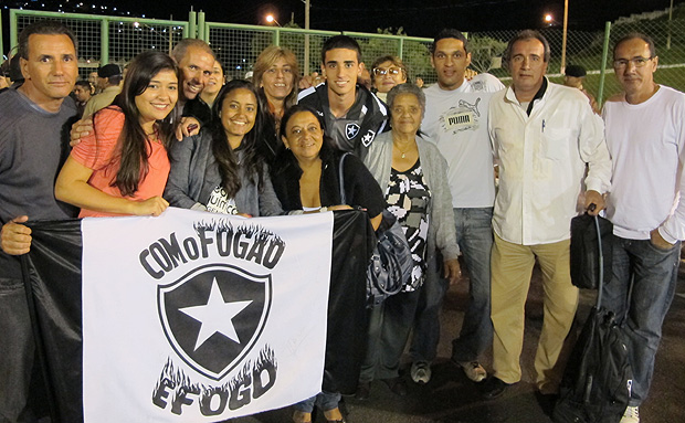 Família Thiago Galhardo Botafogo especial (Foto: Gustavo Rotstein / Globoesporte.com)