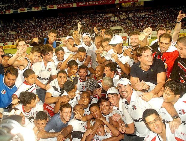 jogadores santa cruz campeão troféu (Foto: Antonônio Carneiro Costa / agência Gazeta Press)