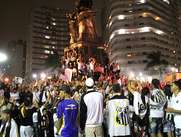 torcida santos praça da independência (Foto: Luis Cleber / Agência Estado)