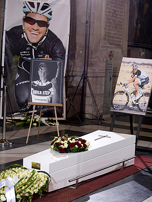 funeral Wouter Weylandt praça Saint-Pietersplein (Foto: Agência EFE)