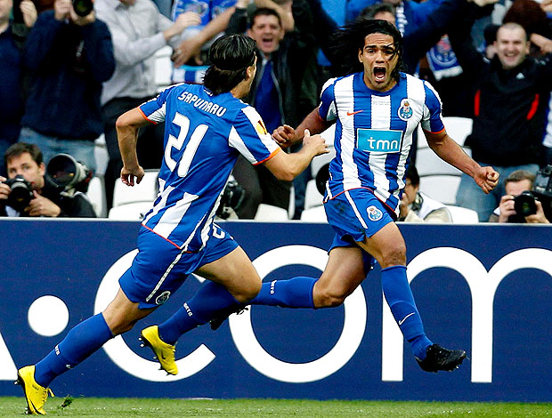 Falcao do Porto comemora gol contra o Braga (Foto: Reuters)