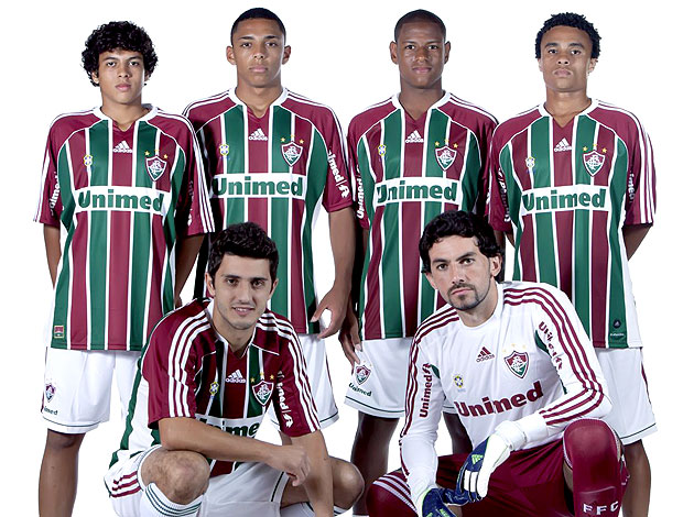 jogadores apresentam novo uniforme do Fluminense (Foto: Divulgação)