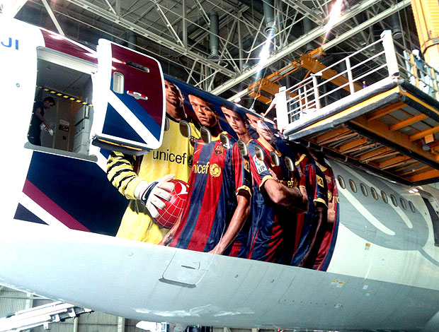 avião personalizado do Barcelona para a Liga dos Campeões (Foto: EFE)