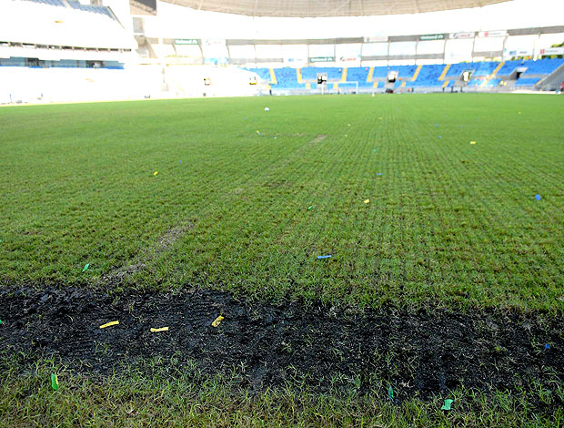 estado do estádio Engenhão após o show  (Foto: André Durão / GLOBOESPORTE.COM)