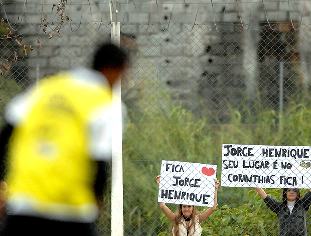 Cartaz fica Jorge Henrique treino Corinthians (Foto: Ag. Estado)