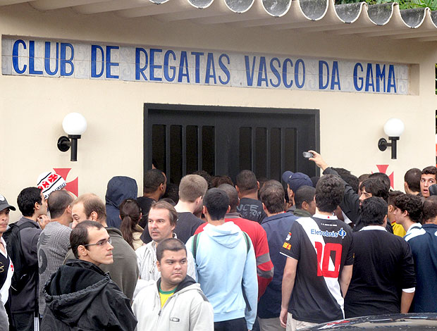 fila de torcedores do Vasco  (Foto: Fred Huber / GLOBOESPORTE.COM)