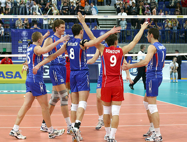 Russia comemora vitória sobre o Japão  (Foto: FIVB)